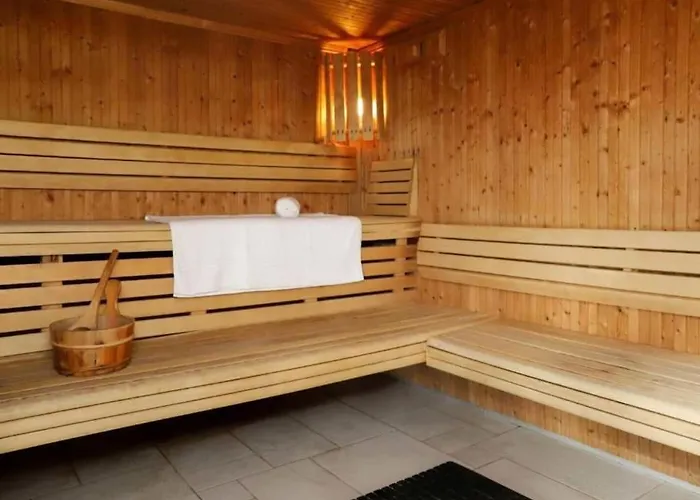 Domaine Des Reines D14, 4-bedrooms With Fabulous Indoor Pool Apartment *