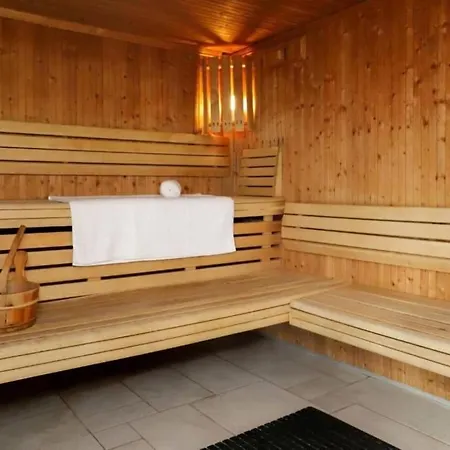 Domaine Des Reines D14, 4-bedrooms With Fabulous Indoor Pool Апартаменты *