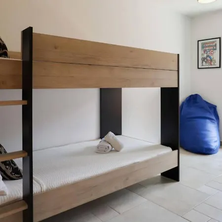 Domaine Des Reines D14, 4-bedrooms With Fabulous Indoor Pool Нанда